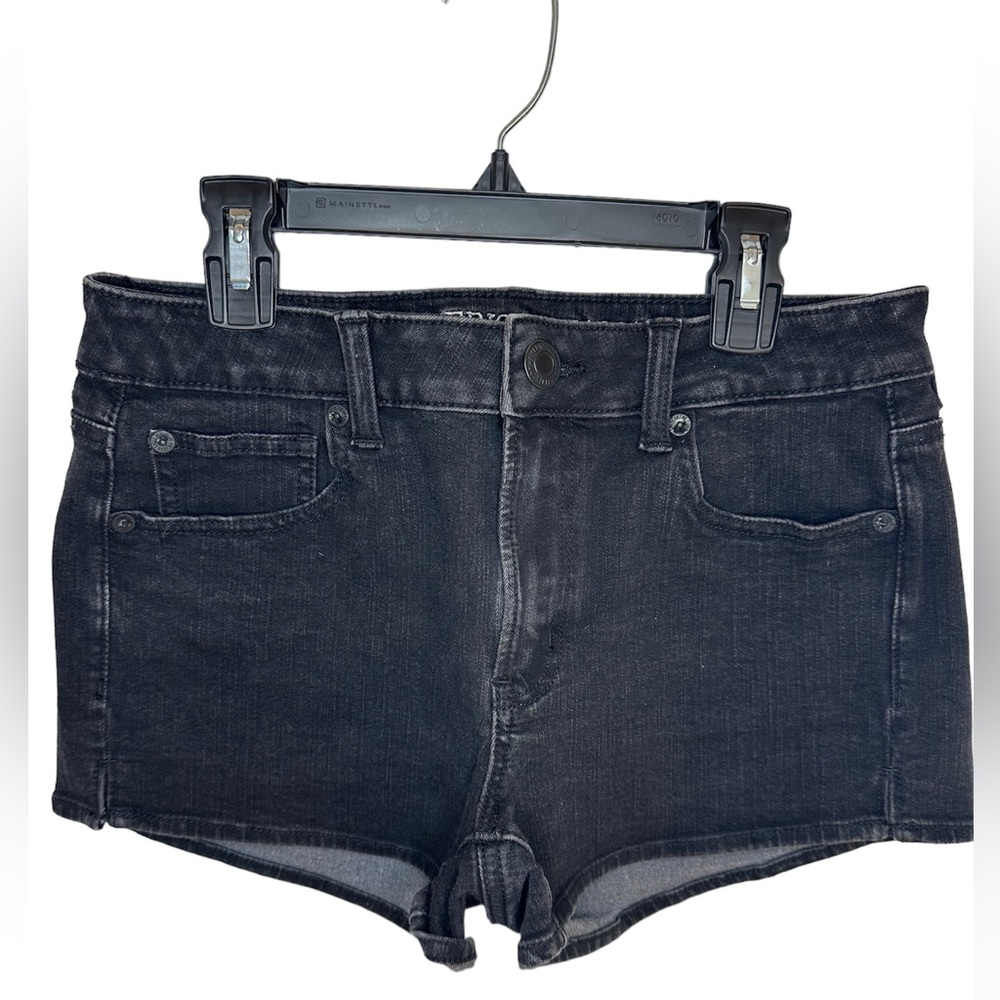 American Eagle Outfitters  hi rise shortie in black/ size 4 like new
